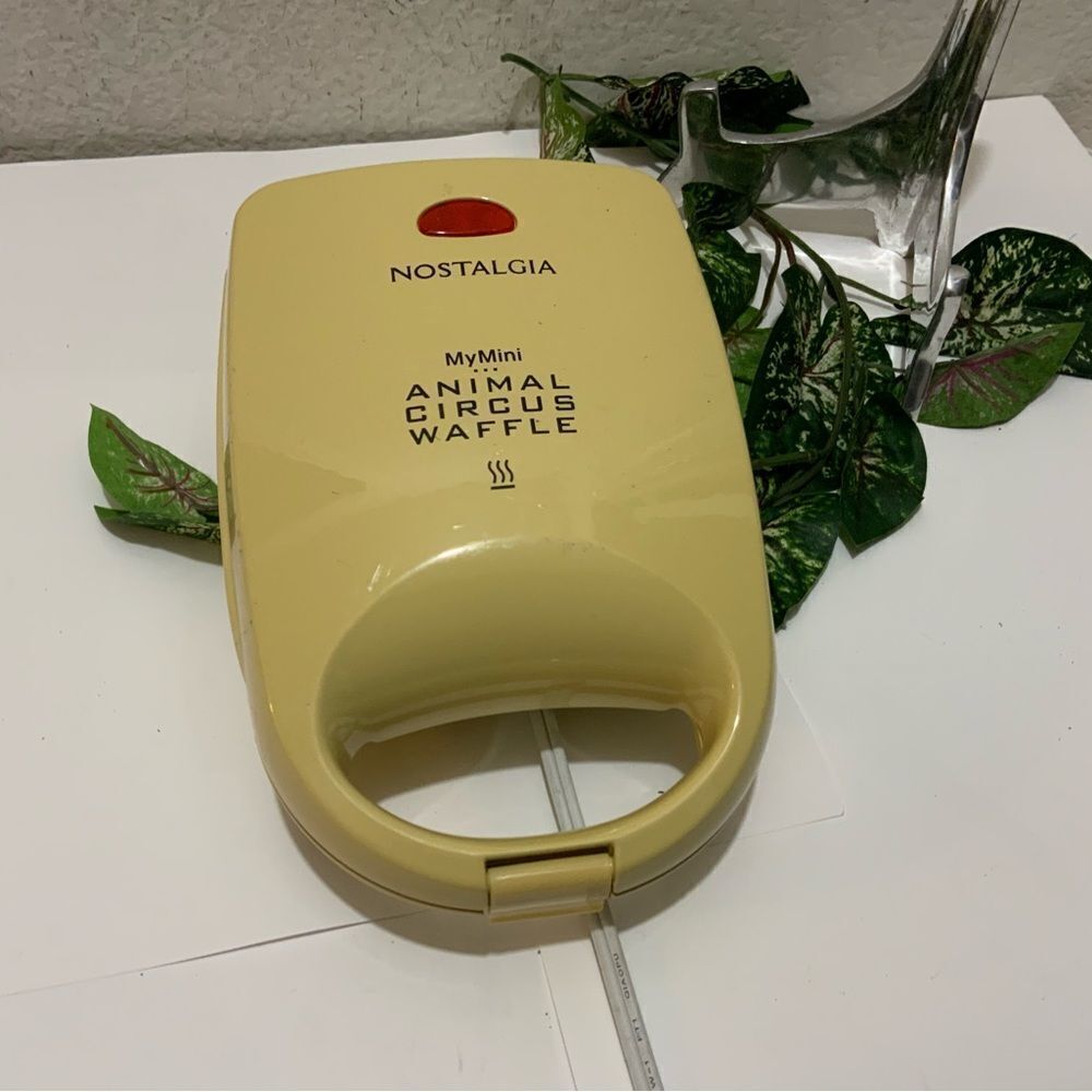 NOSTALGIA Animal Circus Mini Waffle/Cookie Maker G2